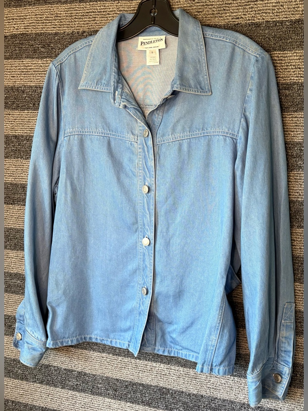 Pendleton Light Wash Blue Denim Women’s Shirt Jacket Large EUC